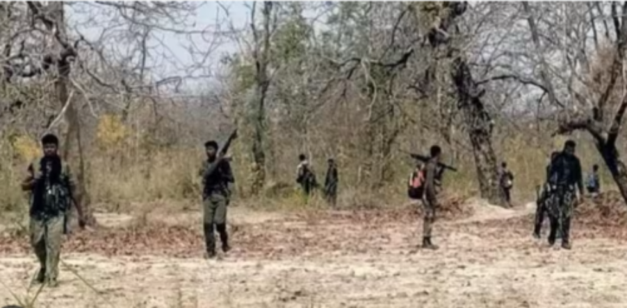 Chhattisgarh Naxalites Encounter: कांकेर में सुरक्षाकर्मियों और नक्सलियों के बीच हुई मुठभेड़, जारी है फायरिंग