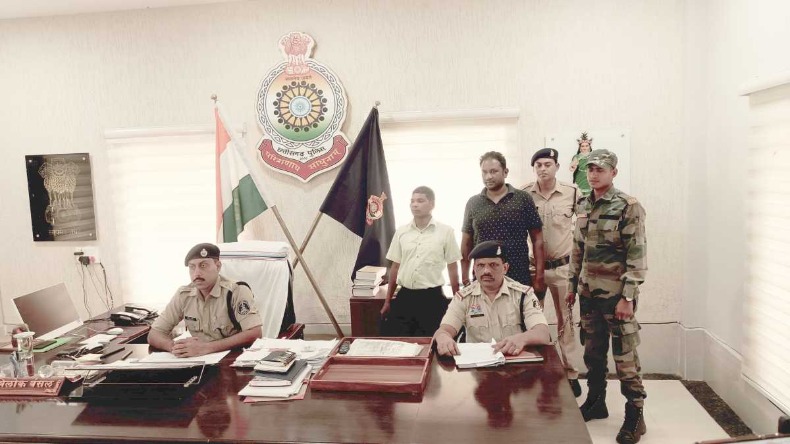 सरकारी नौकरी का झांसा देकर ठगे लाखों रुपए, पीड़ितों को थमाया फर्जी चेक